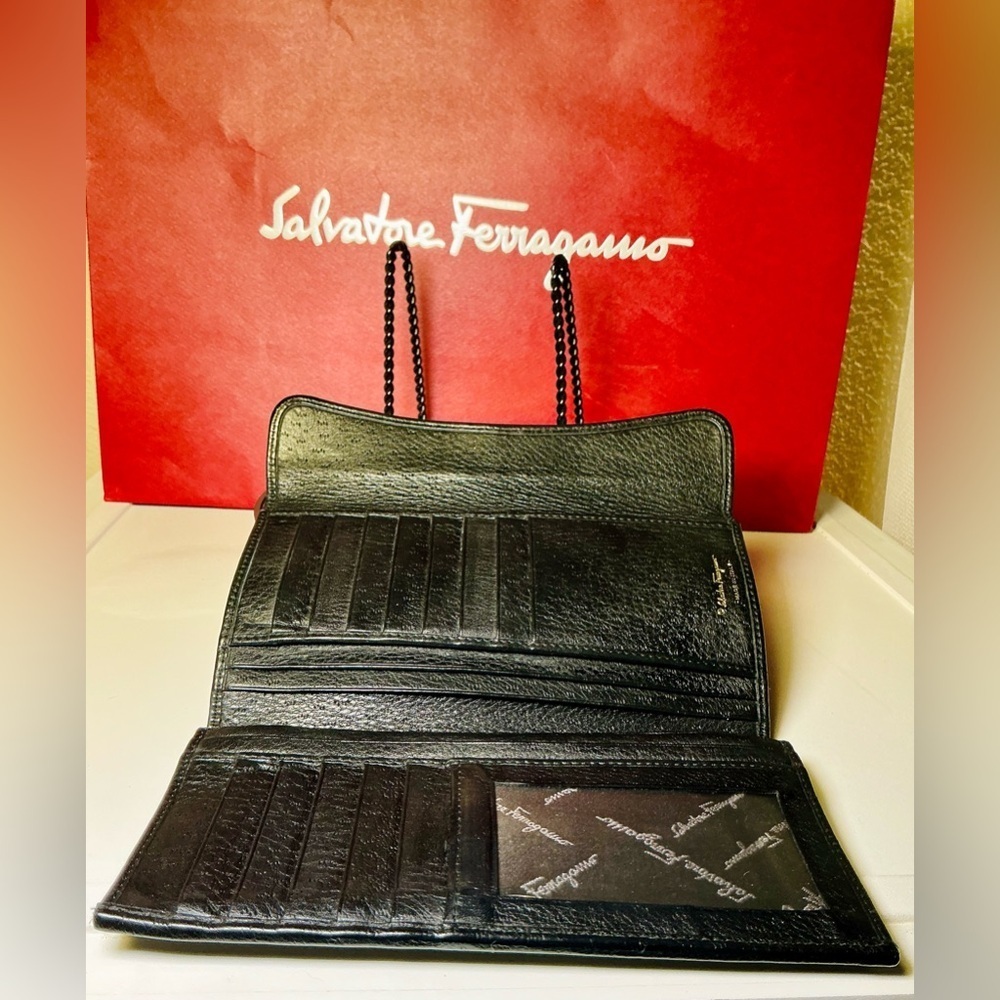 Salvatore Ferragamo Vintage Wallet – Iconic Gancini Design - Picture 12 of 14